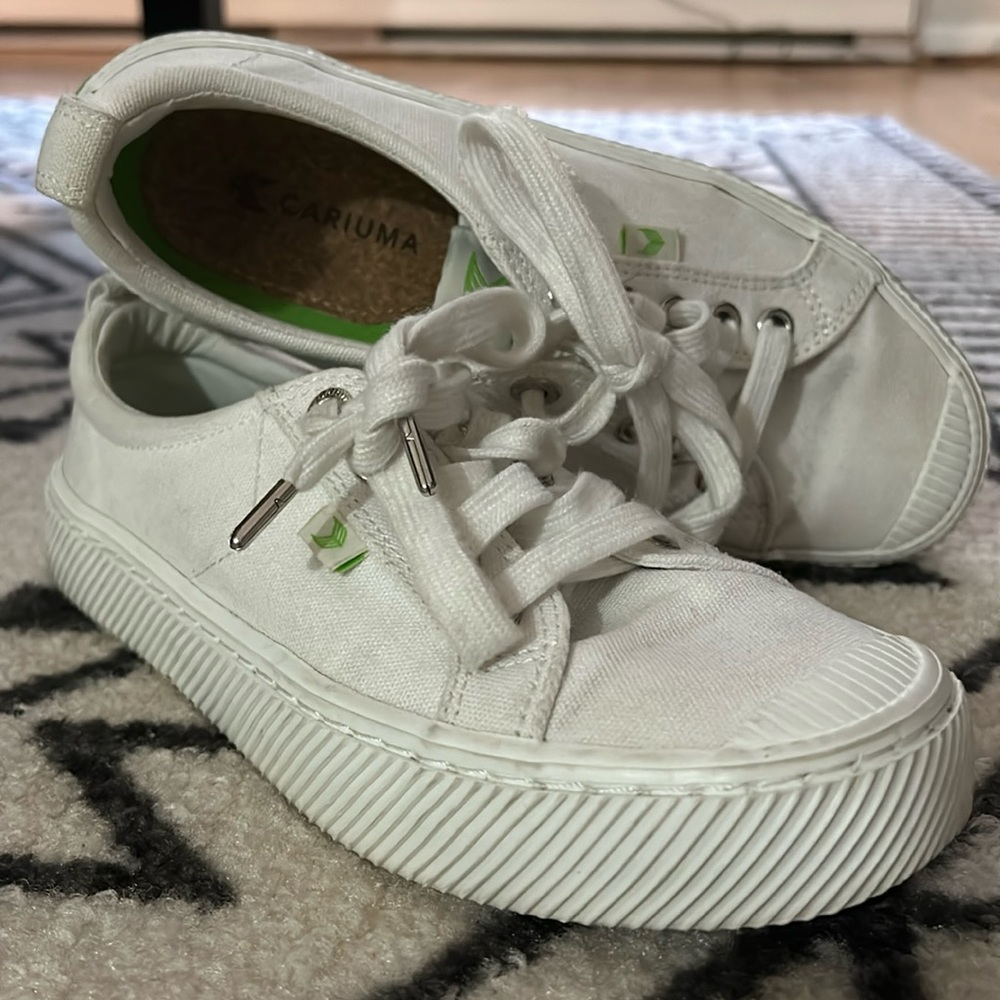 Cariuma OCA Low Off-White Canvas Sneakers